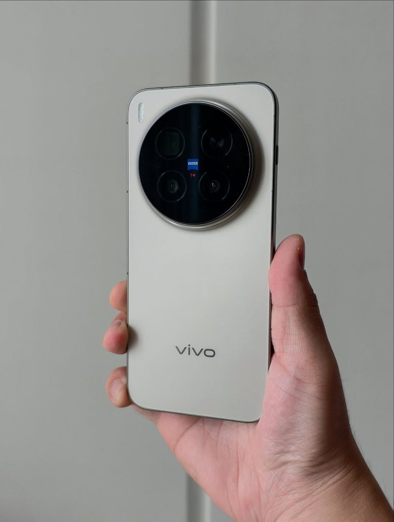 স্পেসিফিকেশনস (Vivo X300 Ultra Specifications)